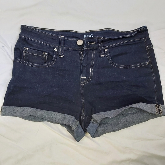 Urban Outfitters BDG Dark Denim Mid Rise Shortie - Picture 5 of 10